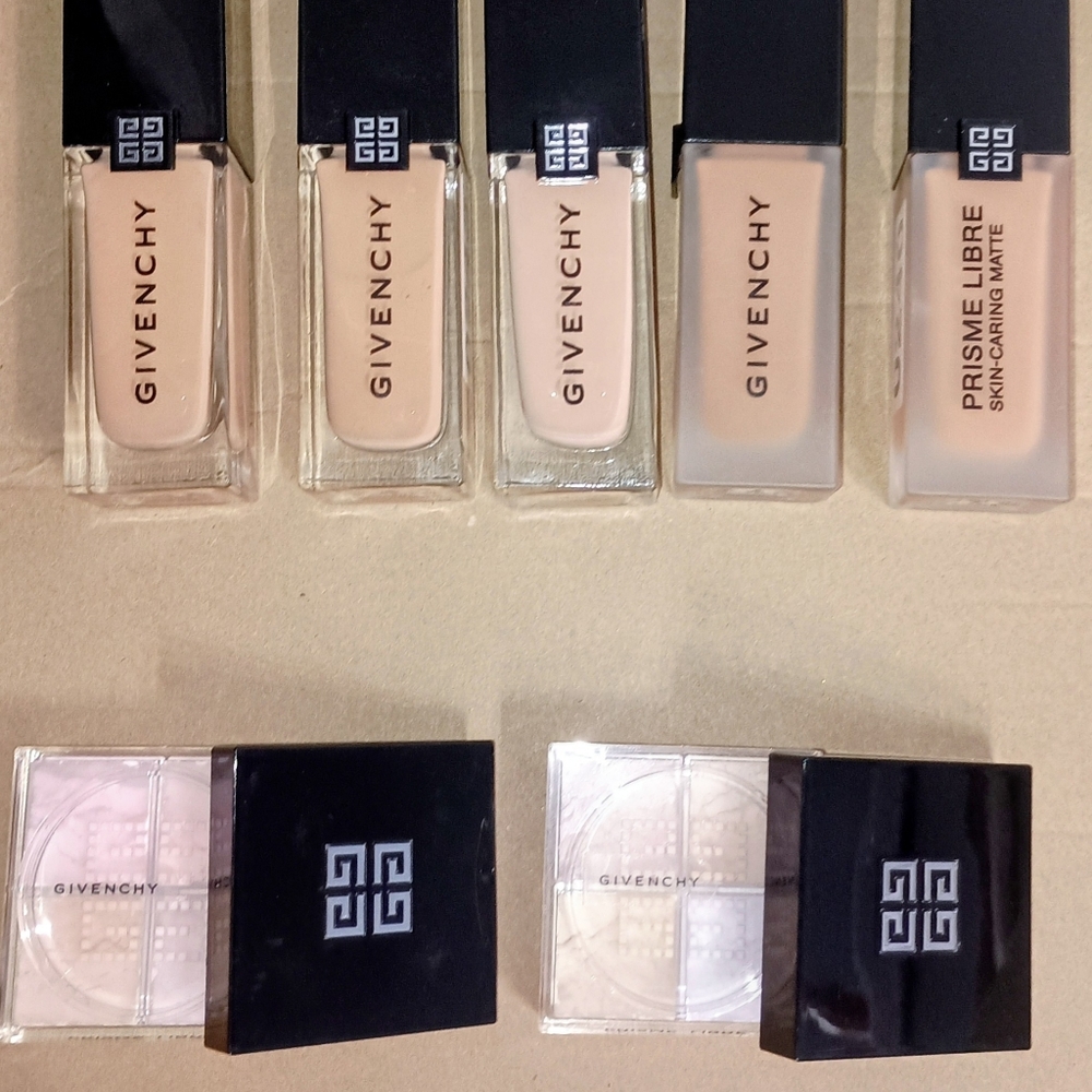 1Givenchy Foundation- 1 Powder Bundle With Free Gift(All Prices Negotiable)